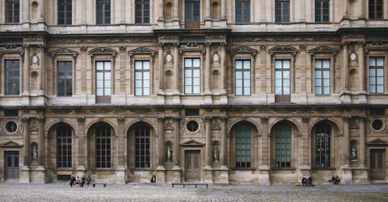 découvrez paris, la ville lumière, célèbre pour ses monuments emblématiques, sa culture riche et sa gastronomie savoureuse. explorez les ruelles charmantes, admirez la tour eiffel et laissez-vous envoûter par l'ambiance unique de la capitale française.