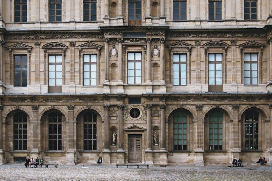 découvrez paris, la ville lumière, célèbre pour ses monuments emblématiques, sa culture riche et sa gastronomie savoureuse. explorez les ruelles charmantes, admirez la tour eiffel et laissez-vous envoûter par l'ambiance unique de la capitale française.