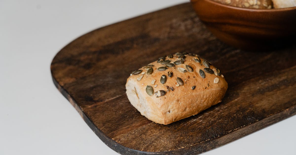 découvrez la recette authentique des financiers faits maison : des petits gâteaux moelleux, croustillants à l'extérieur et fondants à l'intérieur, idéaux pour accompagner votre café ou thé. faciles à préparer, ces délices aux amandes raviront vos papilles et égayeront vos goûters !