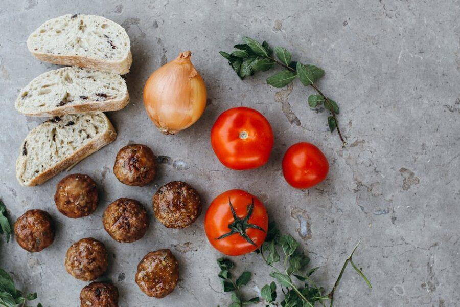 découvrez notre délicieuse recette de boulettes de viande, parfaite pour un repas savoureux en famille. avec des ingrédients frais et des épices aromatiques, ces meatballs sont faciles à préparer et idéales pour accompagner vos plats préférés. essayez-les dès aujourd'hui !