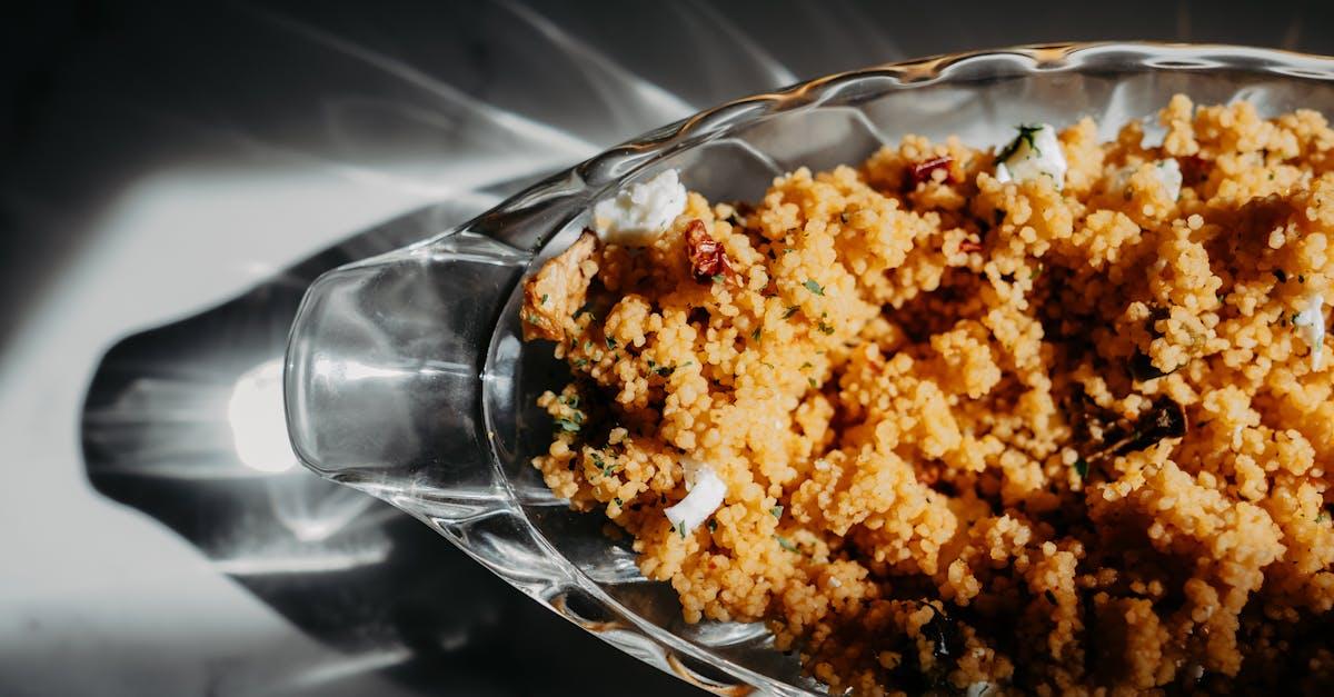 découvrez les secrets d'un couscous savoureux, un plat emblématique de la cuisine méditerranéenne. apprenez à préparer ce délice traditionnel avec des ingrédients frais et authentiques, et savourez le mélange parfait d'épices, légumes et viandes. idéal pour vos repas en famille ou entre amis.