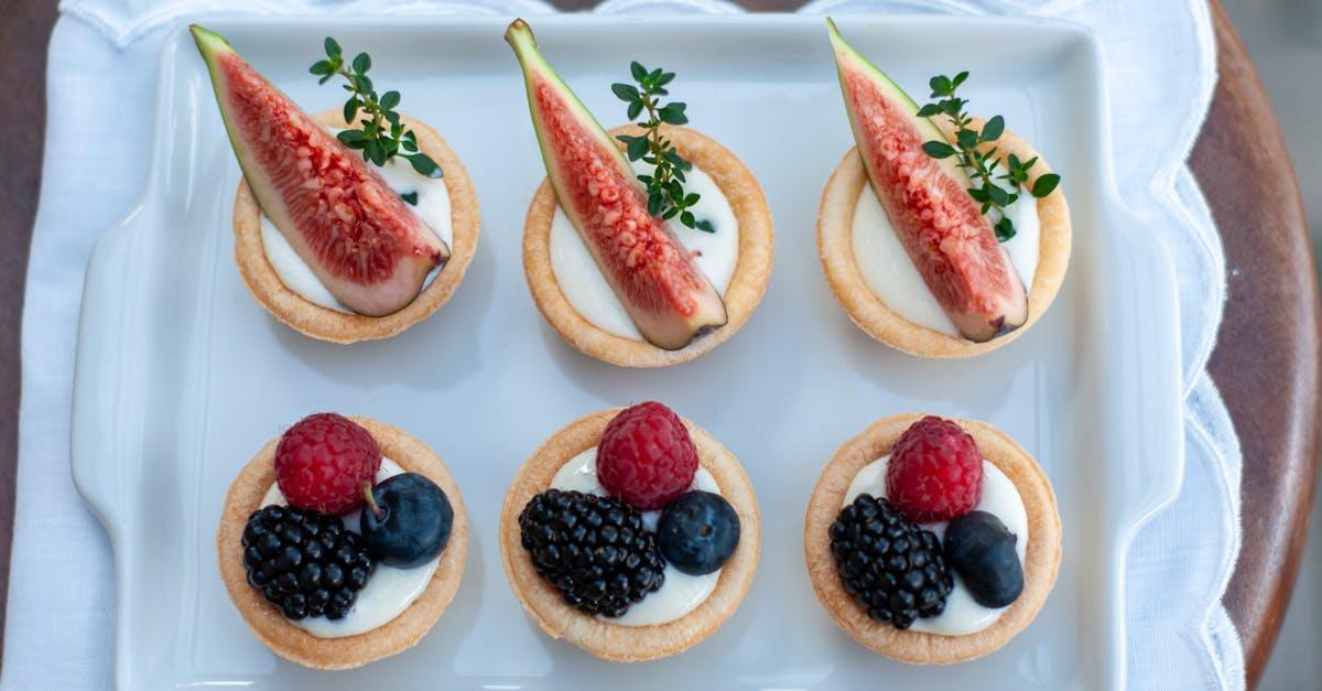 découvrez nos délicieuses tartlets : des créations pâtissières croustillantes garnies de fruits frais, de chocolat fondant ou de crème onctueuse. laissez-vous séduire par ces petites douceurs idéales pour toutes vos occasions !