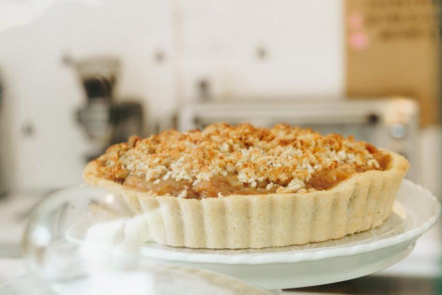 découvrez notre délicieuse recette de crumble aux pommes, un dessert réconfortant et savoureux, parfait pour toutes les occasions. avec sa croûte croustillante et ses pommes fondantes, ce classique de la pâtisserie ravira vos papilles et celles de vos proches.