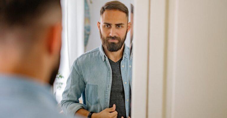 découvrez des astuces et conseils essentiels pour l'entretien de votre barbe. apprenez à choisir les meilleurs produits de soin, maîtriser les techniques de taille et de coiffage, et révélez la beauté de votre barbe à travers une routine de grooming adaptée. transformez votre look avec nos guides pratiques et astuces de professionnels.