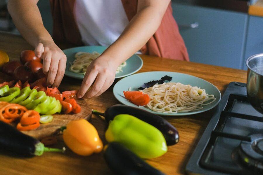 découvrez des recettes savoureuses à base d'aubergine, allant des plats traditionnels aux innovations culinaires. idéal pour tous les amateurs de légumes, ces recettes vous séduiront par leur créativité et leur goût.