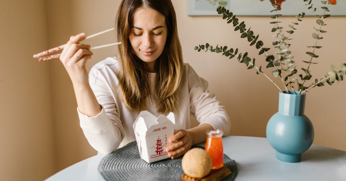 découvrez notre recette de riz frit savoureux, un plat asiatique classique, parfait pour utiliser vos restes de riz. avec des ingrédients frais et des épices authentiques, apprenez à préparer ce délice en quelques étapes simples.