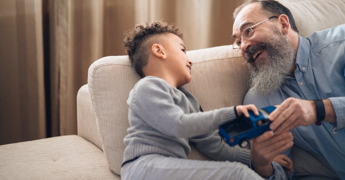 découvrez une liste amusante de noms de famille insolites et drôles qui vont vous faire sourire. parcourez notre sélection de surnoms cocasses et trouvez l'inspiration pour des blagues ou des personnages fictifs !