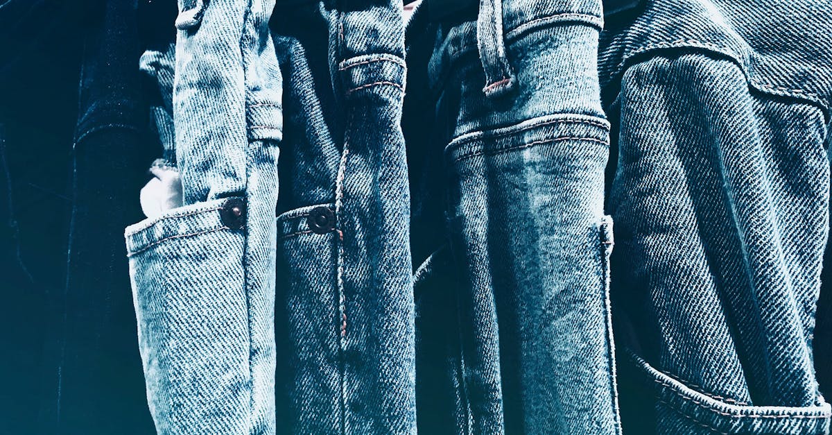 découvrez notre collection de jeans tendance pour hommes et femmes. des coupes modernes, des tissus de haute qualité et un style inégalé pour toutes les occasions. trouvez le jean parfait qui s'adapte à votre silhouette et exprime votre personnalité.