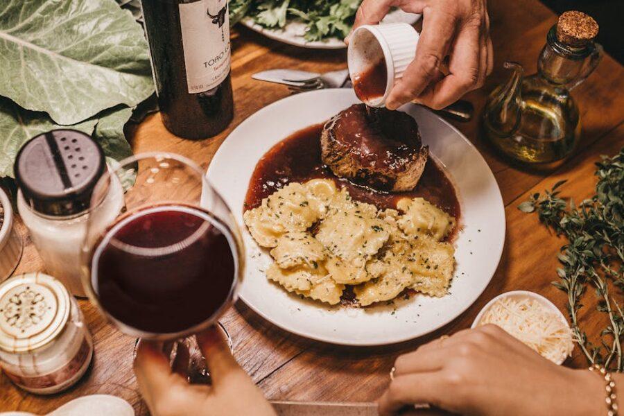 découvrez notre délicieuse sauce au poivre, un mélange savoureux d'épices qui rehaussera vos plats de viandes et de légumes. parfaite pour les gourmets en quête d'une touche piquante, cette sauce apportera du caractère et de la profondeur à toutes vos recettes.