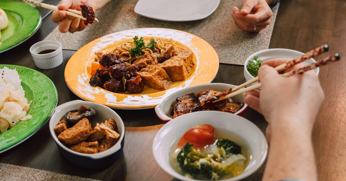 découvrez notre délicieuse soupe thaïlandaise, un mélange parfumé de saveurs exotiques, d'herbes fraîches et d'ingrédients authentiques. une expérience culinaire unique qui réchauffe le cœur et excite les papilles!