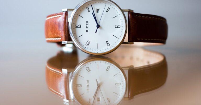 découvrez notre vaste collection de montres élégantes et fonctionnelles, alliant style et performance. trouvez la montre parfaite qui saura rehausser votre look et répondre à vos besoins au quotidien. explorez les dernières tendances et marques incontournables dès maintenant.