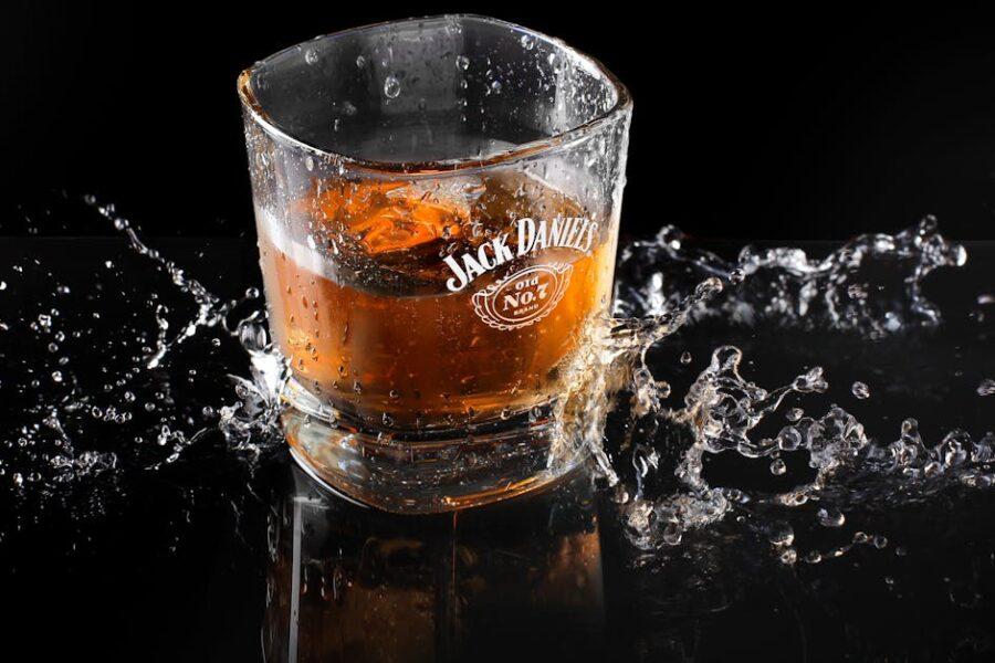 découvrez notre sélection raffinée de whiskies du monde entier. que vous soyez novice ou expert, explorez les arômes, les saveurs et l'histoire de cette boisson emblématique. trouvez le whisky parfait pour chaque occasion et laissez-vous séduire par l'art de la distillation.