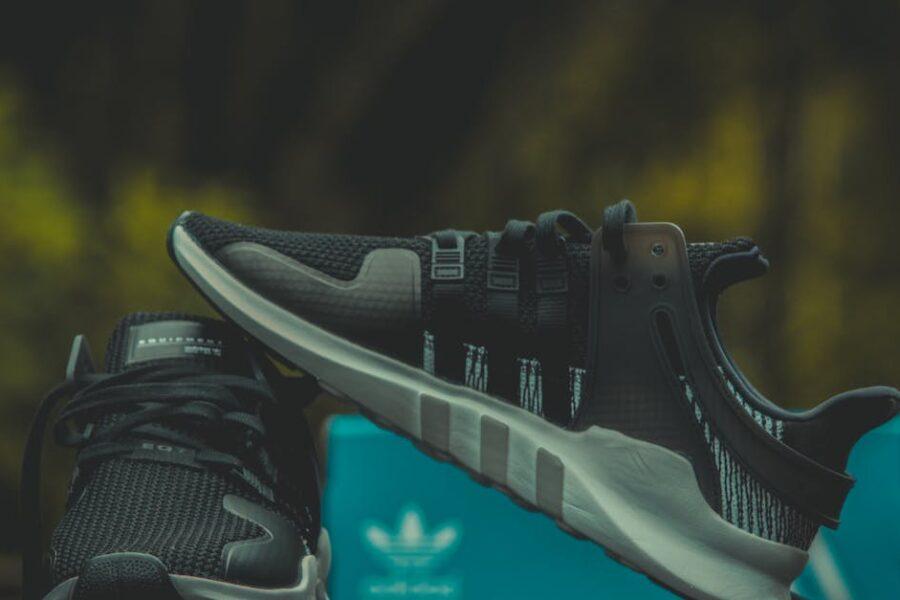 découvrez notre collection de sneakers adidas, alliant style et confort. que vous soyez à la recherche de modèles tendance pour le quotidien ou de chaussures performantes pour vos activités sportives, adidas propose une gamme variée qui répond à tous vos besoins. parcourez nos dernières nouveautés et trouvez la paire qui vous accompagnera dans toutes vos aventures.