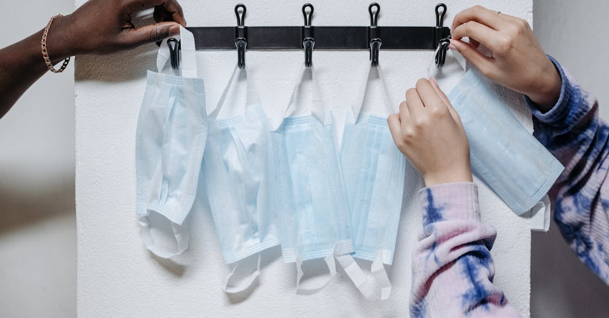 découvrez comment gérer efficacement l'élimination de vos vêtements. apprenez des conseils pour recycler, donner ou jeter vos textiles de manière responsable tout en réduisant votre impact environnemental.