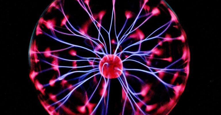 découvrez l'univers fascinant de l'électricité : des innovations technologiques aux applications pratiques, plongez dans un monde où l'énergie électromagnétique transforme notre quotidien et révolutionne notre façon de vivre.