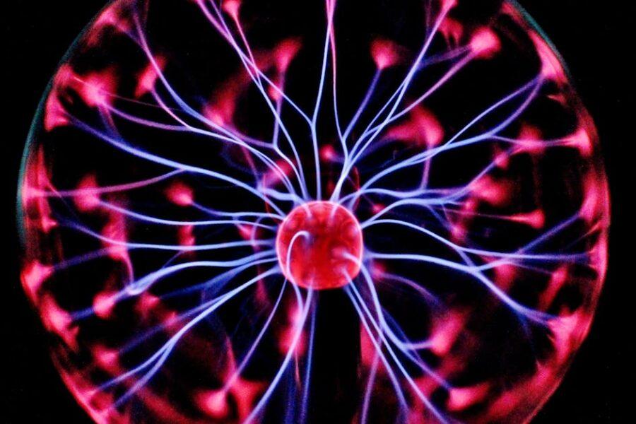découvrez l'univers fascinant de l'électricité : des innovations technologiques aux applications pratiques, plongez dans un monde où l'énergie électromagnétique transforme notre quotidien et révolutionne notre façon de vivre.
