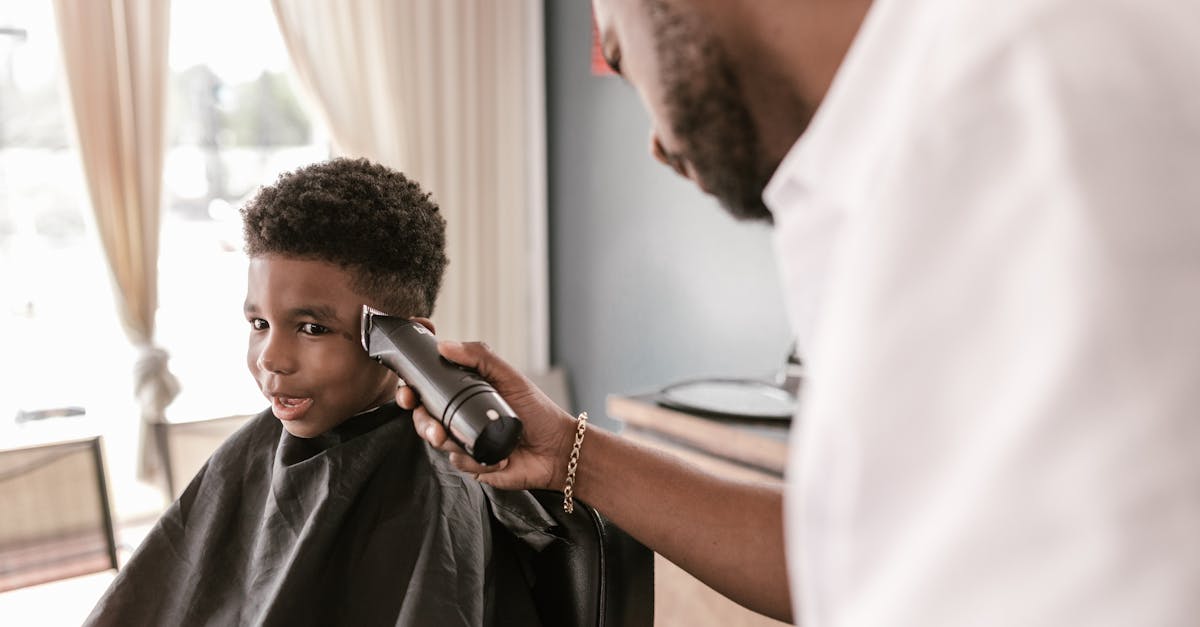 découvrez le style tendance de la barbe dégradée (fade beard) qui allie élégance et modernité. apprenez comment entretenir et coiffer votre barbe pour un look soigné et raffiné.