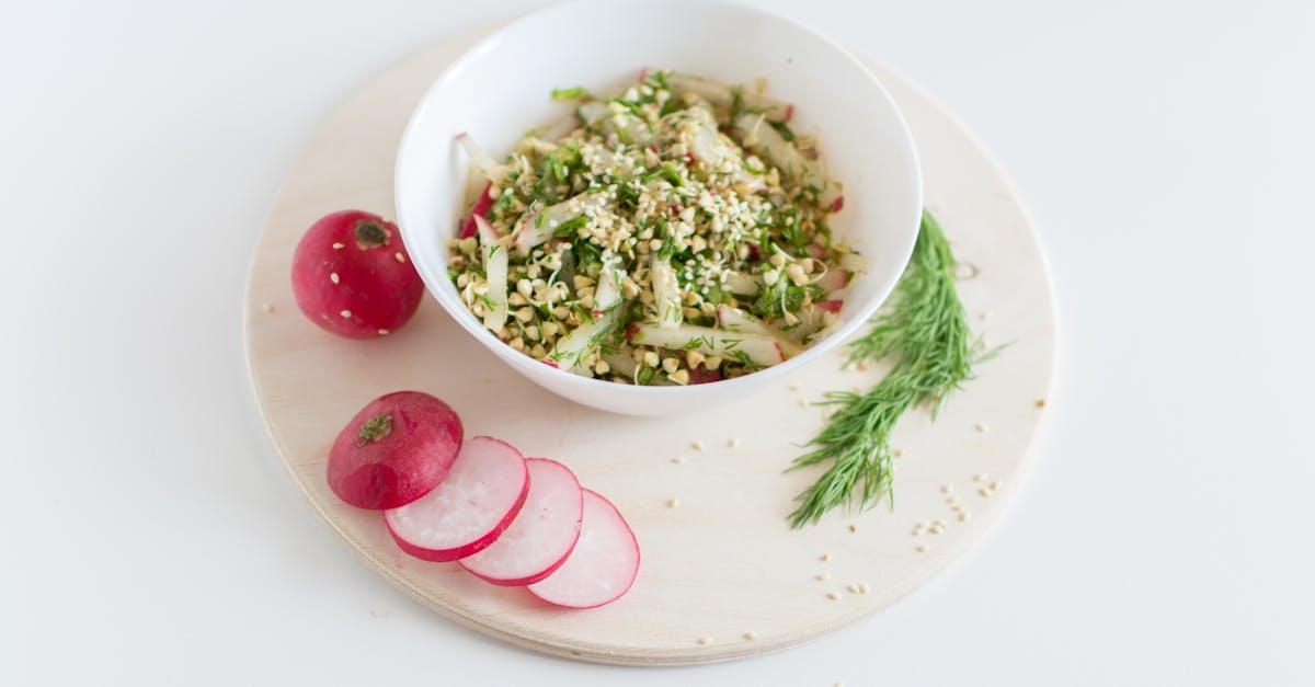 découvrez le fenouil, une plante aromatique aux multiples bienfaits pour la santé. apprenez à l'utiliser en cuisine pour rehausser vos plats et profitez de ses propriétés digestives et antioxydantes. un ingrédient incontournable à intégrer dans votre alimentation !
