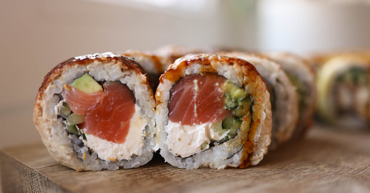 découvrez la recette simple et savoureuse des rouleaux de jambon et de fromage, une délicieuse préparation idéale pour vos apéritifs, pique-niques ou repas légers. savourez cette combinaison parfaite de saveurs fondantes et croustillantes qui ravira petits et grands !