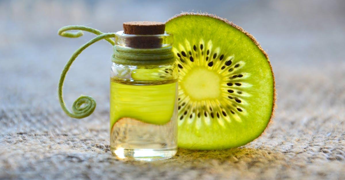 découvrez les bienfaits incroyables de la peau de kiwi, riche en nutriments et antioxydants. apprenez comment intégrer ce super-aliment dans votre alimentation et profitez de ses vertus pour la santé et la beauté.
