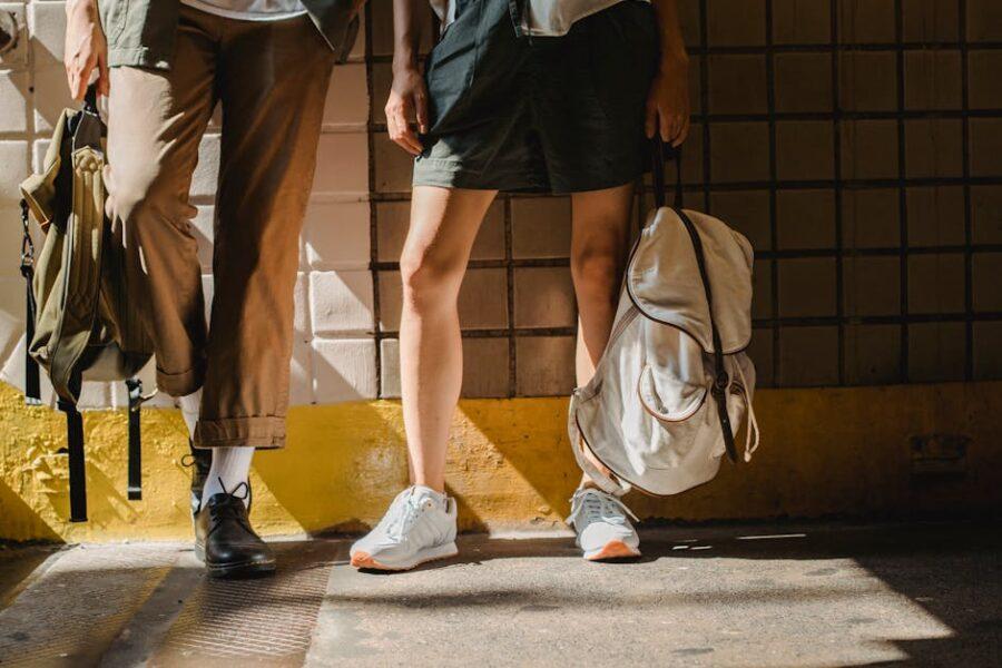 découvrez notre collection de chaussures d'été pour hommes, alliant confort et style. parfaites pour vos balades estivales, ces chaussures légères vous accompagneront avec élégance tout au long de la saison.