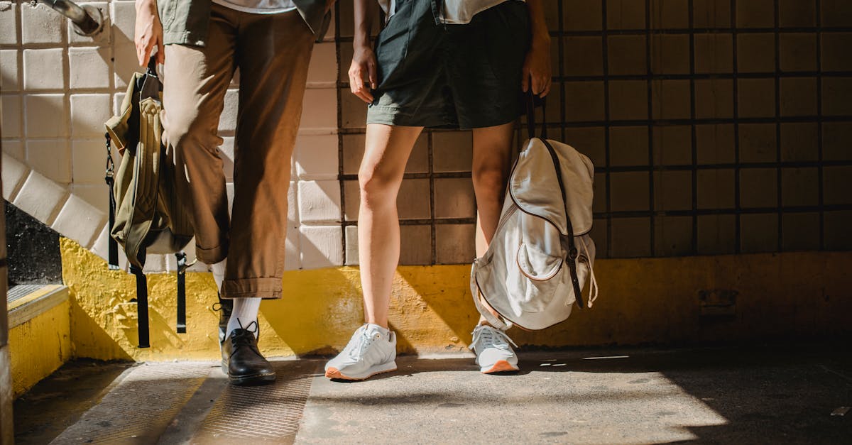 découvrez notre collection de chaussures d'été pour hommes, alliant confort et style. parfaites pour vos balades estivales, ces chaussures légères vous accompagneront avec élégance tout au long de la saison.
