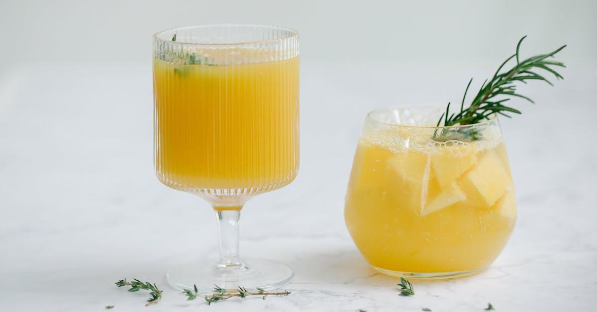 découvrez le monde des mocktails, ces délicieuses boissons sans alcool qui allient saveurs exquises et créativité. parfaites pour toutes les occasions, nos recettes de mocktails vous permettront d'impressionner vos invités tout en savourant des mélanges rafraîchissants et colorés!