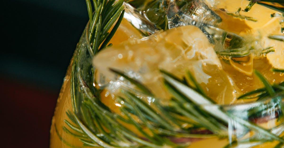 découvrez l'univers des mocktails, des boissons sans alcool raffinées et créatives qui allient saveurs exquises et fraîcheur. parfaites pour toutes les occasions, nos recettes de mocktails raviront vos papilles tout en vous permettant de profiter de moment convivial sans l'ivresse.