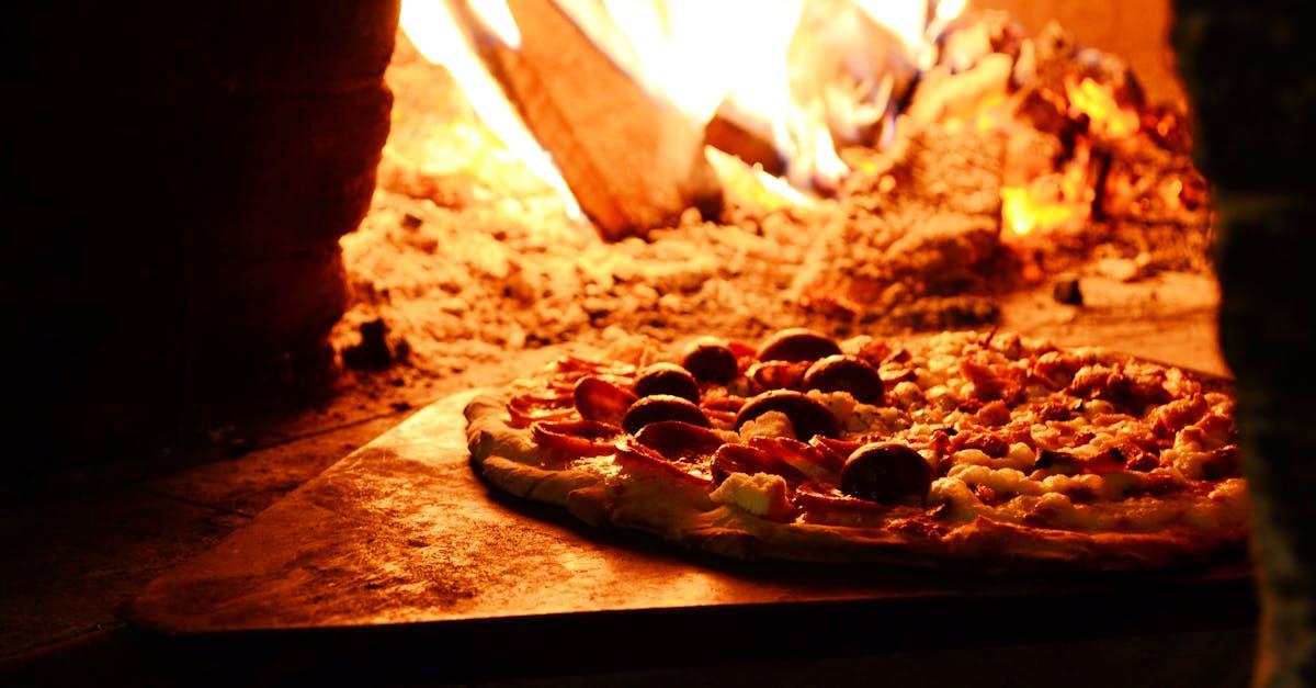 dégustez nos délicieuses pizzas artisanales, préparées avec des ingrédients frais et de qualité. un mélange parfait de saveurs pour satisfaire toutes vos envies, que ce soit pour une soirée entre amis ou un repas en famille. commandez dès maintenant votre pizza préférée et savourez l'authenticité des recettes italiennes!