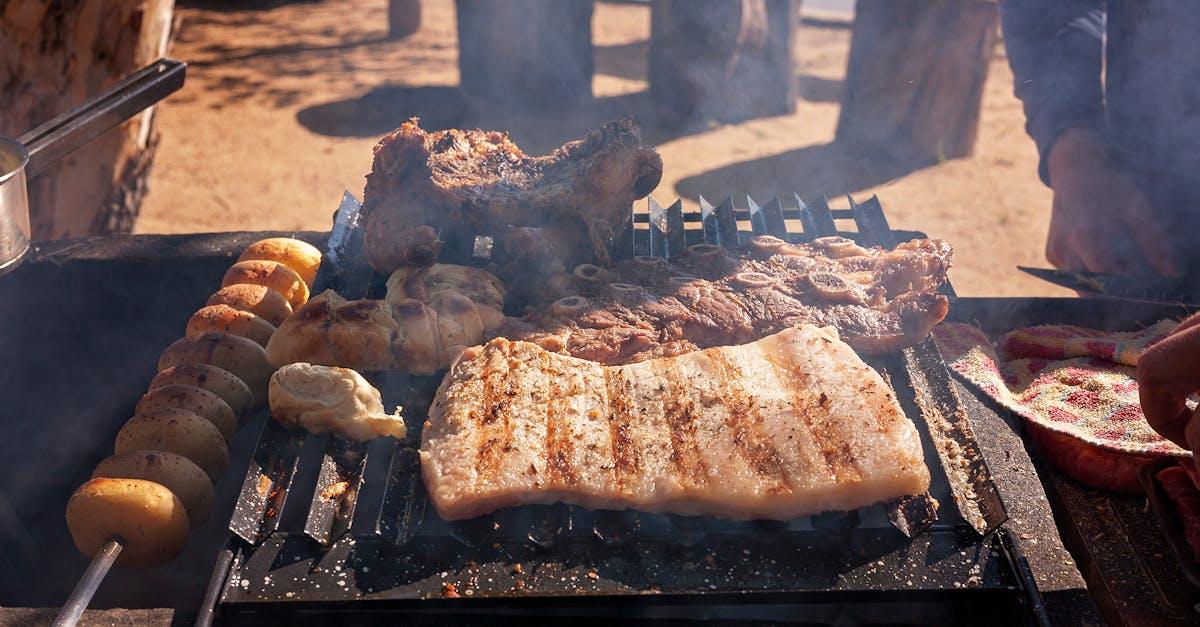 découvrez notre succulent rôti de porc, savamment assaisonné et cuit à la perfection. idéal pour vos repas en famille ou entre amis, ce plat généreux allie tendreté et saveurs riches. ne manquez pas cette recette délicieuse qui ravira vos papilles!