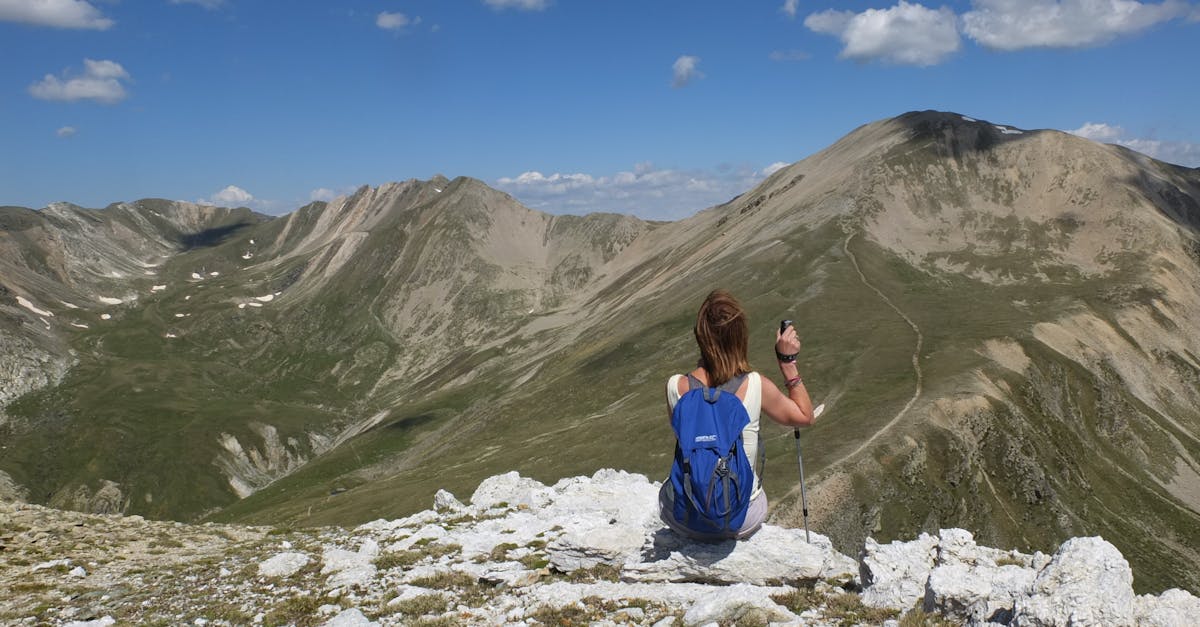 découvrez les pyrénées-orientales, une région emblématique du sud de la france, alliant paysages majestueux, plages ensoleillées et richesses culturelles. explorez des villages pittoresques, savourez une cuisine délicieuse et profitez d'activités de plein air dans ce coin de paradis méditerranéen.