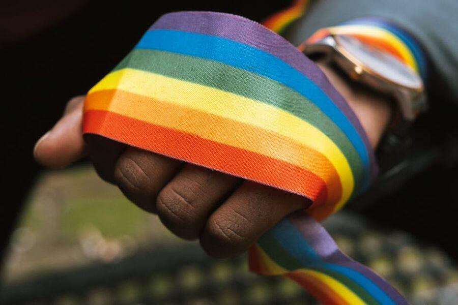 découvrez la montre rainbow, un accessoire coloré et tendance qui ajoute une touche de gaieté à votre tenue. avec son design unique et ses couleurs vives, elle est idéale pour exprimer votre style personnel. ne manquez pas l'occasion de faire briller votre poignet avec cette montre vibrante.