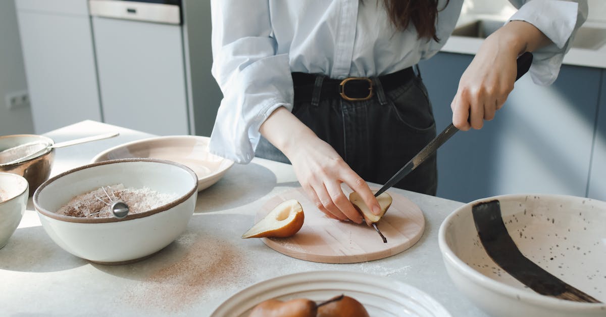 découvrez une délicieuse soupe de poires épicées, alliant douceur des poires juteuses et arômes réconfortants d'épices, parfaite pour réchauffer vos soirées fraîches.