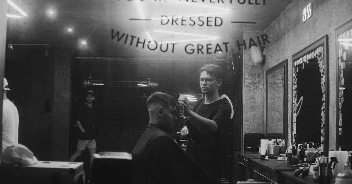 découvrez notre gamme de produits de coiffage pour sublimer vos cheveux. des solutions adaptées à chaque type de cheveu pour une coiffure impeccable et une tenue longue durée. trouvez le produit idéal pour révéler votre style unique.