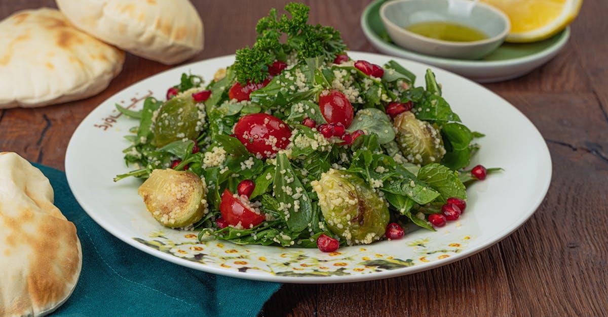 découvrez notre délicieuse recette de couscous vegan, riche en saveurs et en couleurs. idéal pour un repas sain et réconfortant, ce plat est préparé avec des légumes frais, des épices aromatiques et des protéines végétales. parfait pour les amateurs de cuisine végétale!