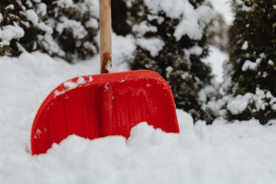 découvrez notre gamme d'équipements d'hiver pour faire face aux conditions les plus rigoureuses. vêtements chauds, accessoires indispensables et matériel de sport pour profiter pleinement des activités outdoor durant la saison froide. préparez-vous pour l'hiver avec nos produits de qualité.